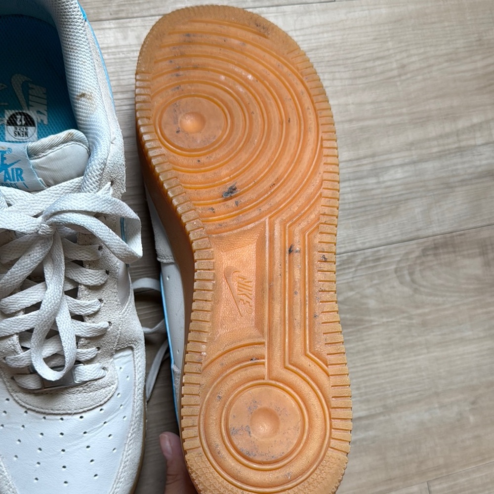 Nike Air White and Blue Sneakers with Brown Sole - Picture 3 of 7
